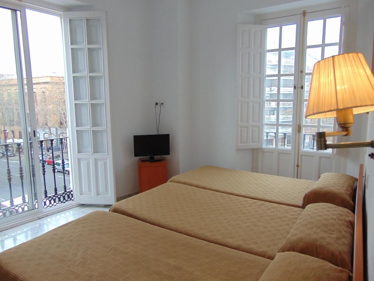 Hostal El Cairo Sevilla Buitenkant foto